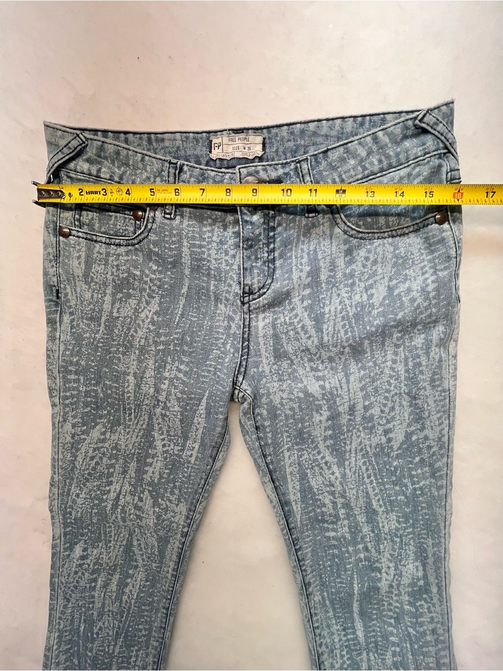 Free People Feather Print Skinny Jeans - Size 29 - Picture 7 of 11